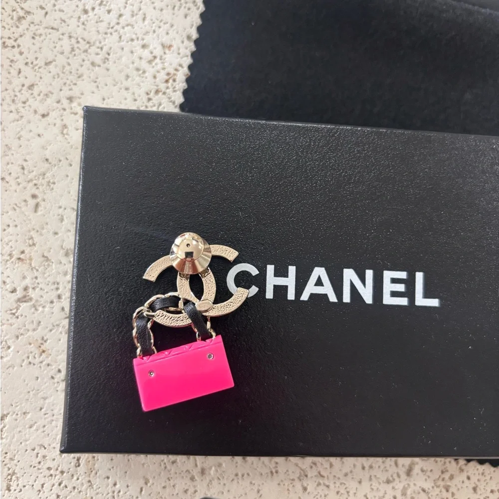 Authentic NEW CHANEL CC pink bag brooch pin RARE